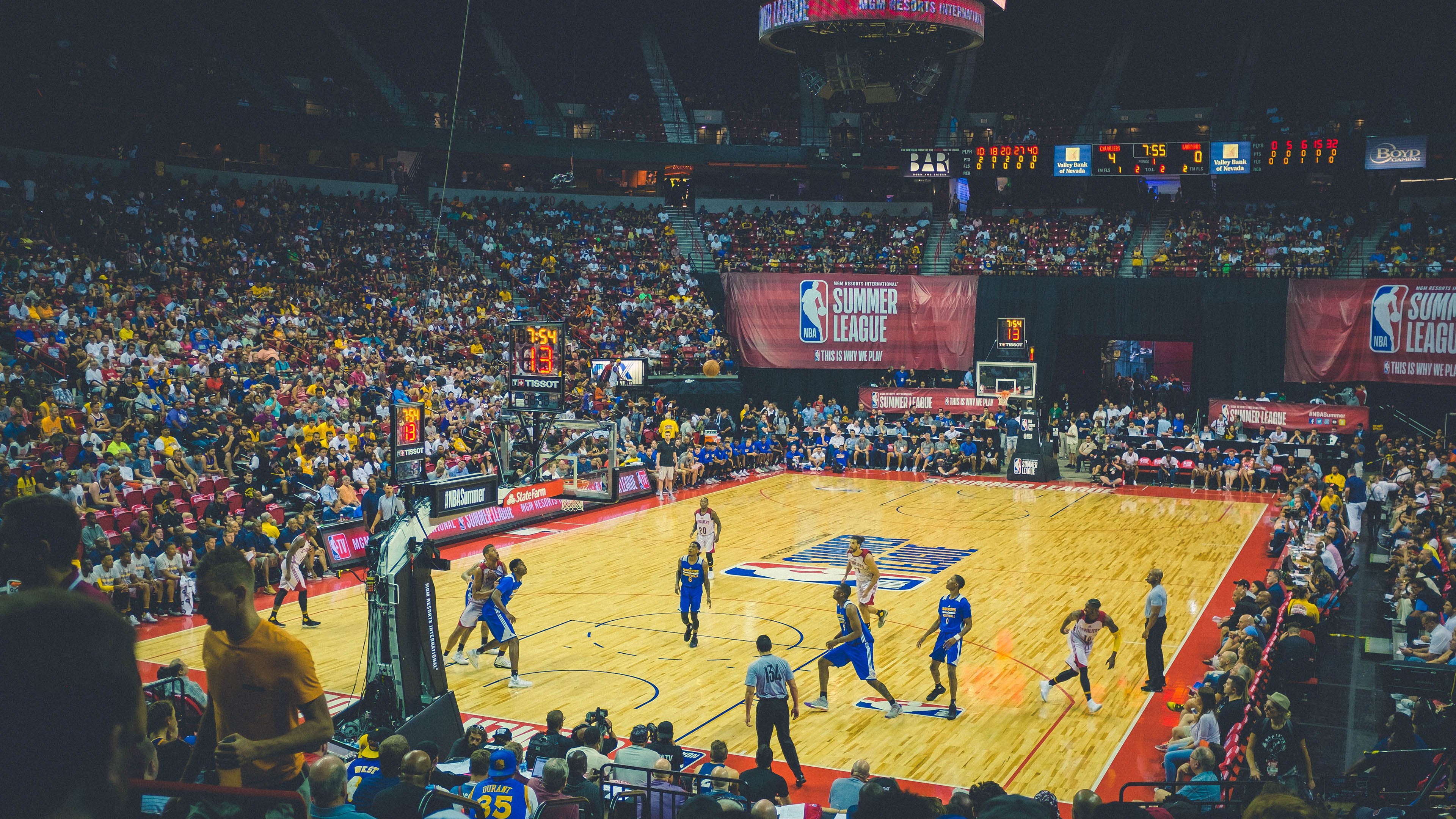 开云网址-《英雄联盟》“预选赛”疯狂启动,冠军花落谁家?