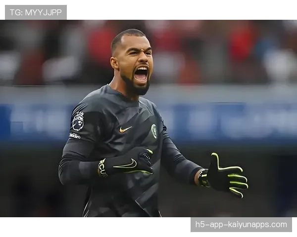 切尔西后卫防守硬朗，多次关键解围，切尔西后场